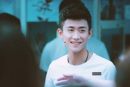 张一山爆料真假视频,揭秘娱乐圈幕后真相  第1张